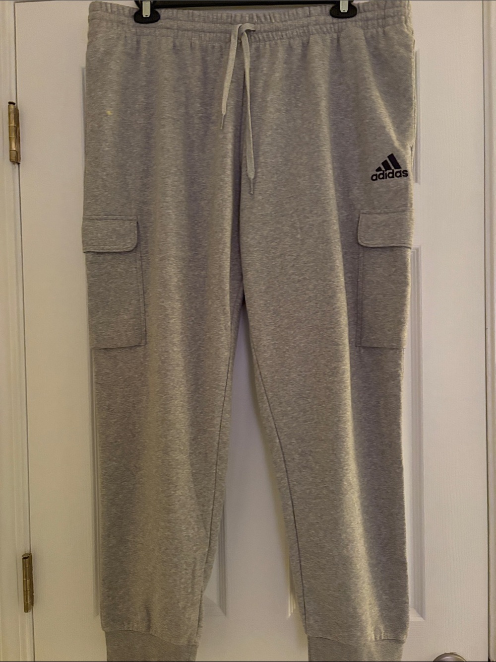 adidas Men’s Light Gray Fleece Cargo Joggers NWT Knit Cuffs
